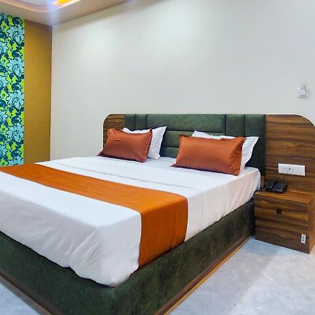 Hotel Nova Blue Ahmedabad Exterior photo