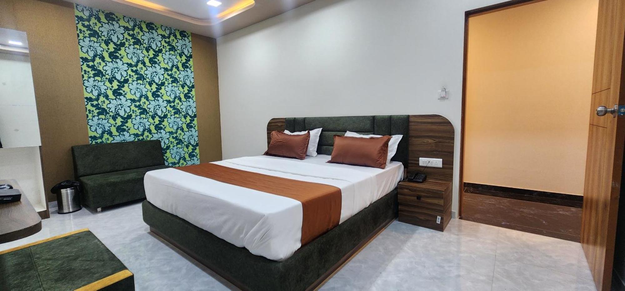 Hotel Nova Blue Ahmedabad Exterior photo