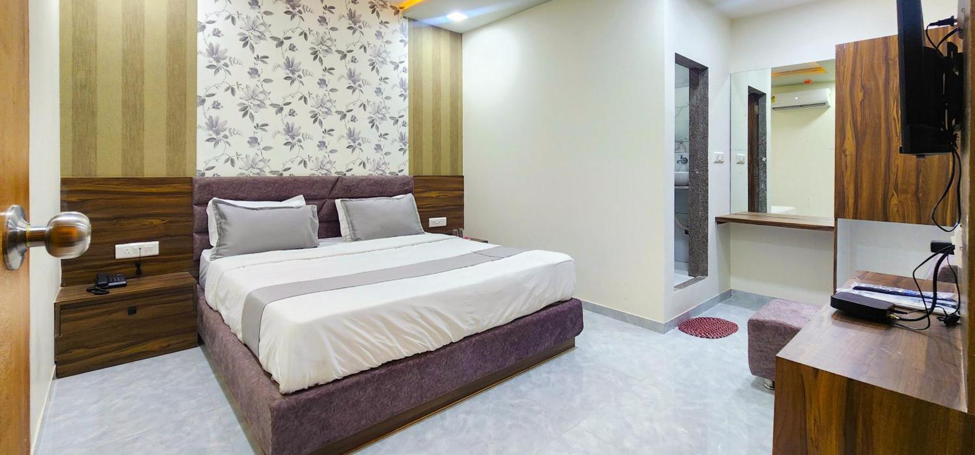 Hotel Nova Blue Ahmedabad Exterior photo