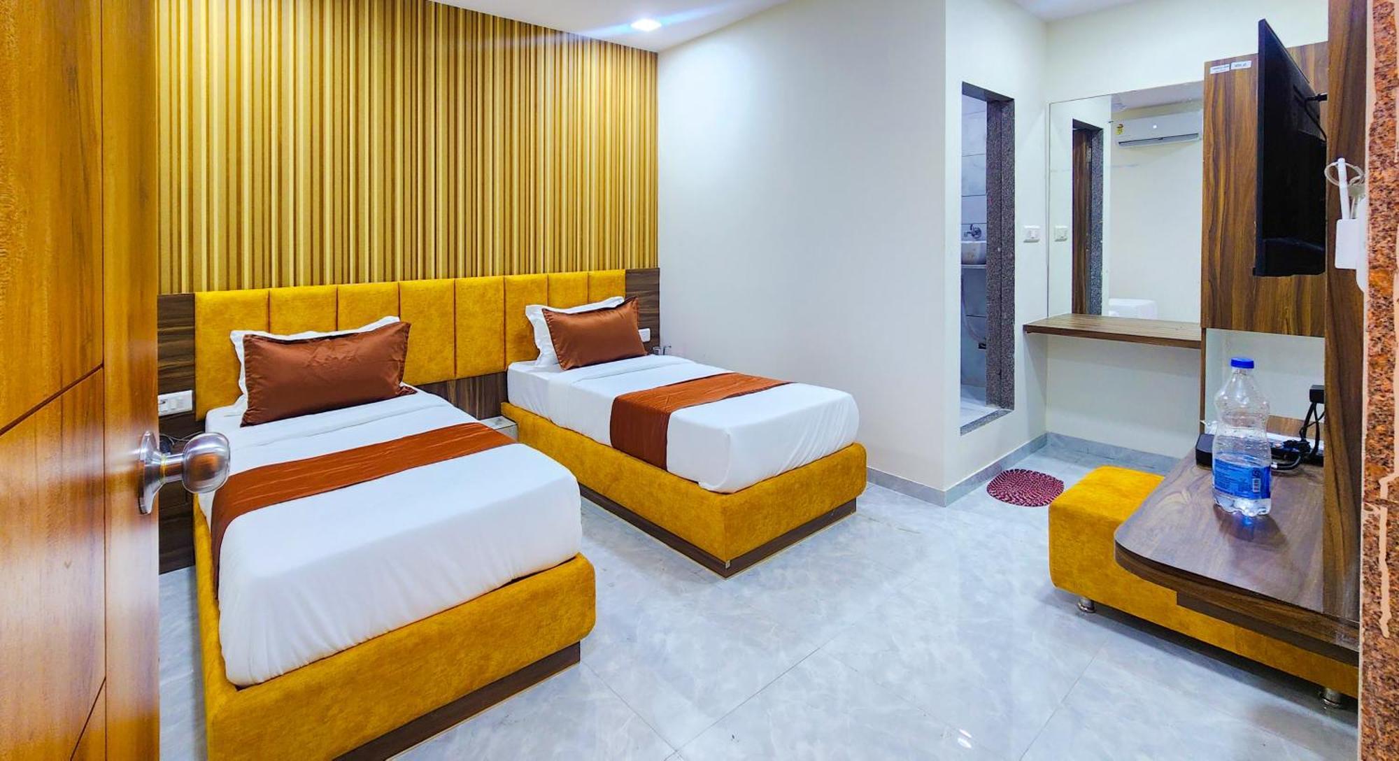 Hotel Nova Blue Ahmedabad Exterior photo