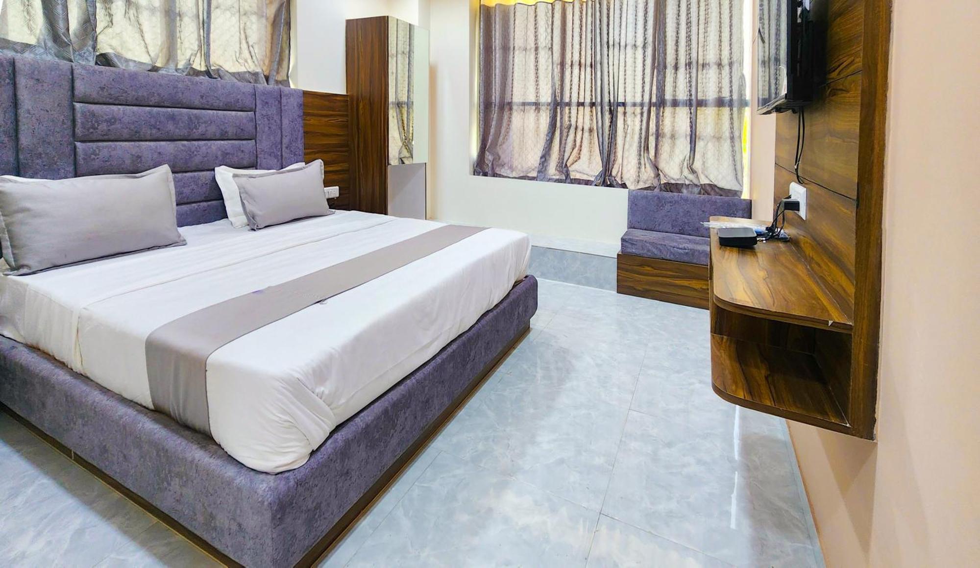 Hotel Nova Blue Ahmedabad Exterior photo
