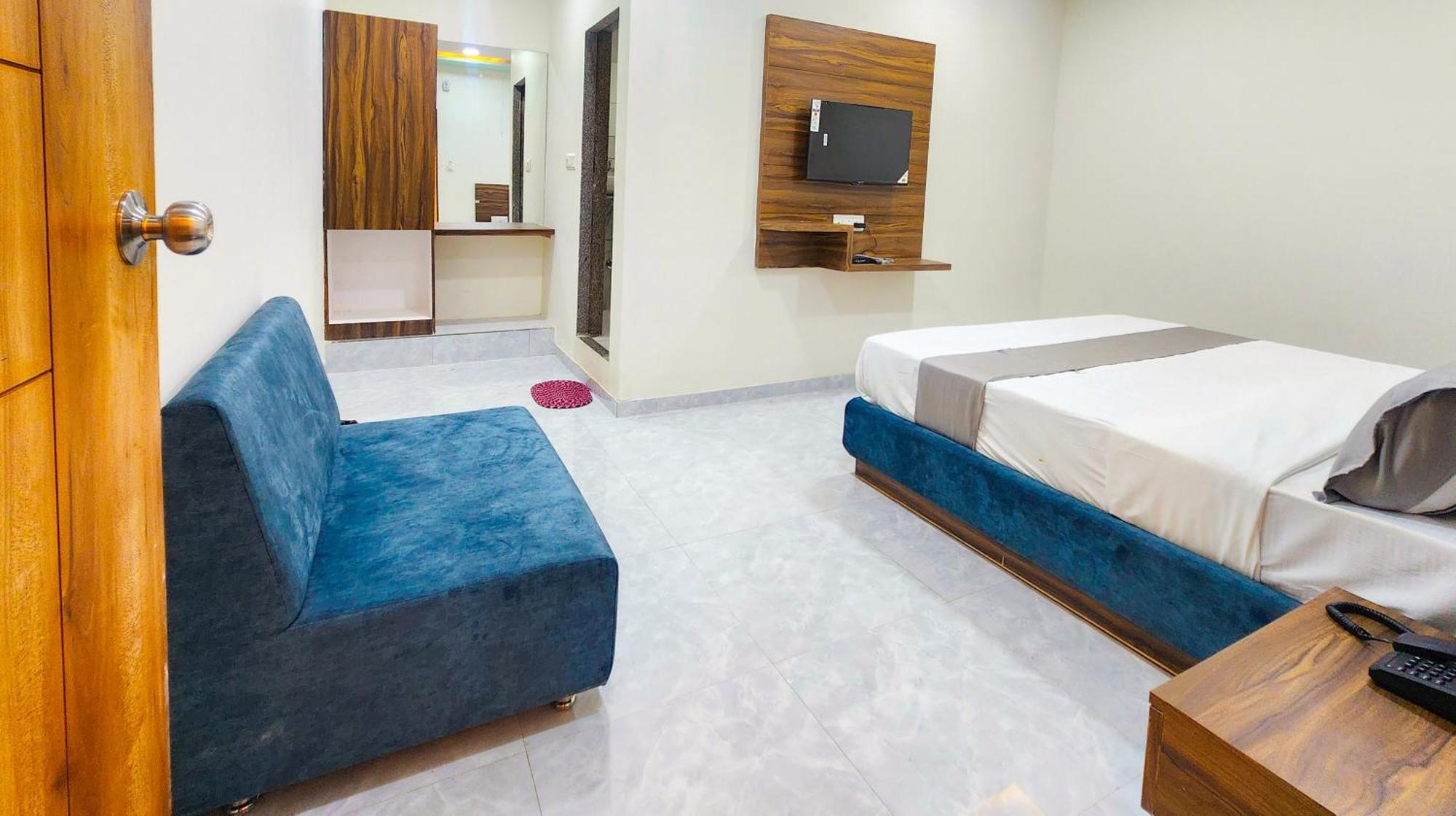 Hotel Nova Blue Ahmedabad Exterior photo